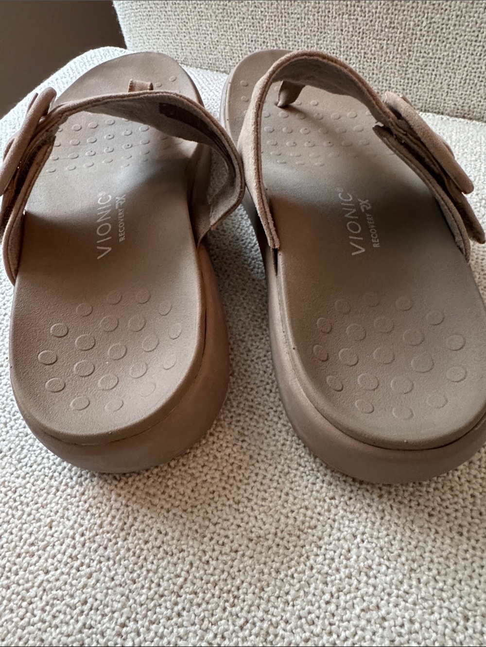 🍁Comfy Vionic Flip Flops🍁 - Picture 6 of 8